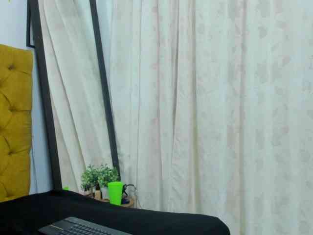 Daniela-Spencerr webcam