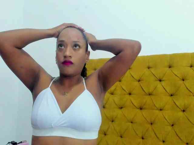 Daniela-Spencerr webcam