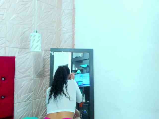 Daniela-Spencerr webcam