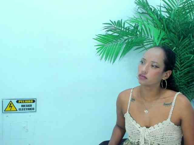 Daniela-Spencerr webcam
