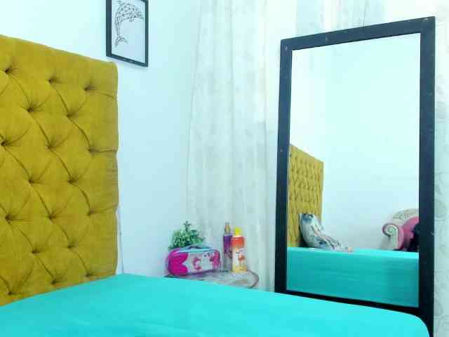 Daniela-Spencerr webcam