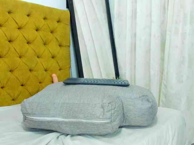 Daniela-Spencerr webcam