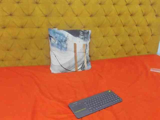 Daniela-Spencerr webcam