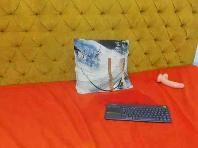 Daniela-Spencerr webcam