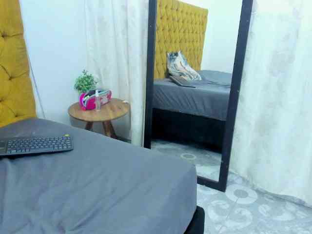 Daniela-Spencerr webcam