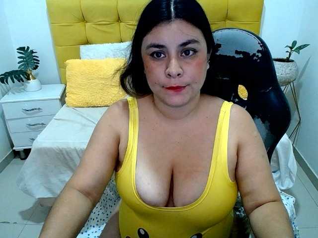 isabelladiaz live cam on BongaCams