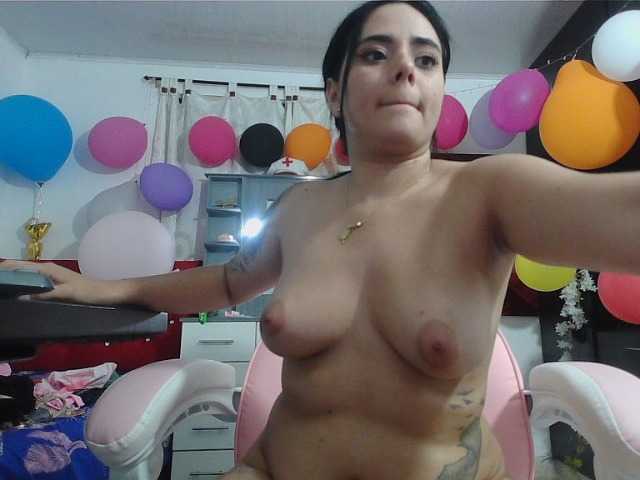 Danielita-2001 live on BongaCams