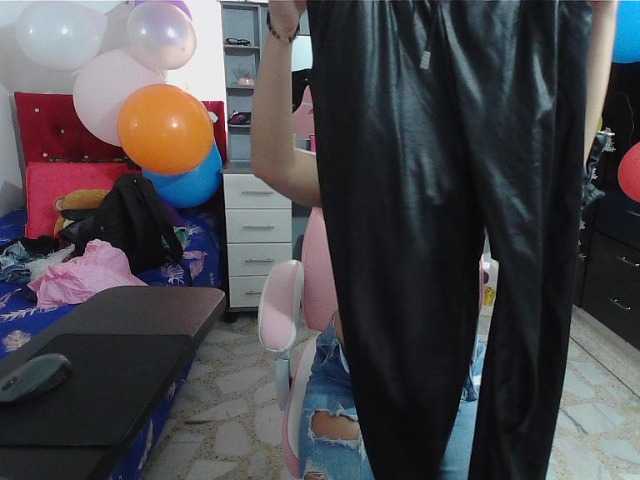 Danielita-2001 live cam on BongaCams