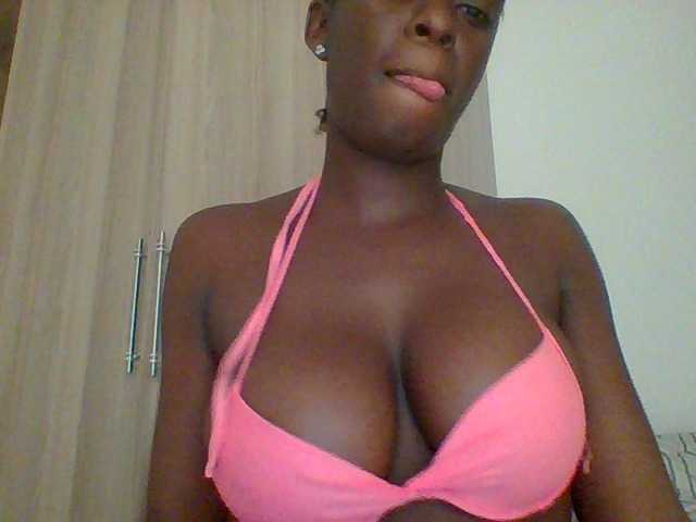 Chocolateaa live cam on BongaCams