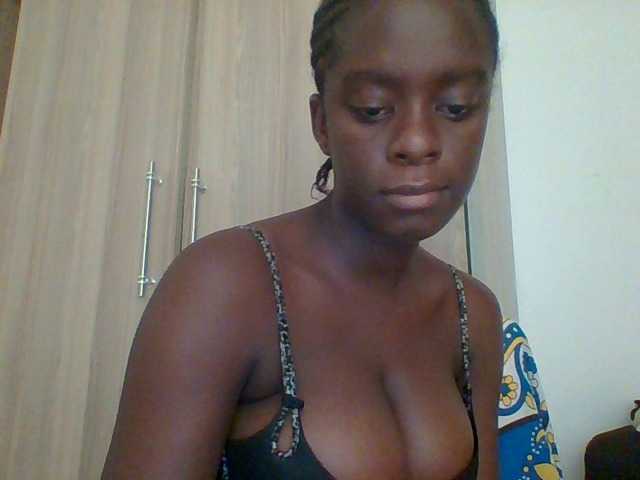 le modèle Chocolateaa est en webcam porno dans un show sur le site bongacams, il possède les tags suivants: Ebony,Brunette,Trimmed