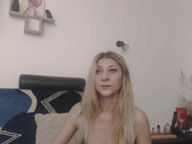 FoxyloveXXX live cam on BongaCams