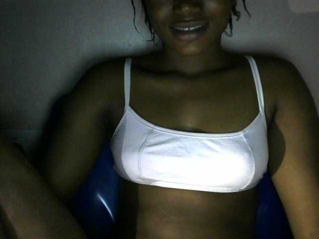 Chocoslut2233 live cam on BongaCams