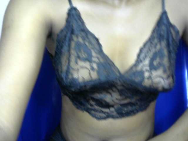 Chocoslut2233 live cam on BongaCams