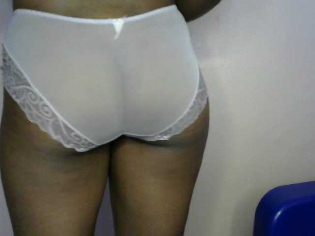 Chocoslut2233 live cam on BongaCams