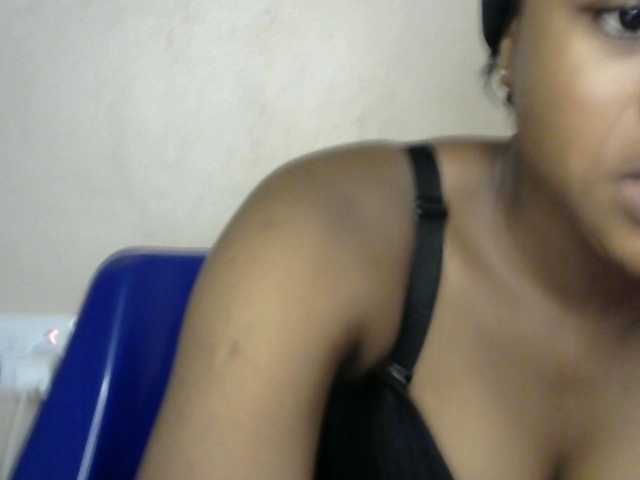 Chocoslut2233 live cam on BongaCams