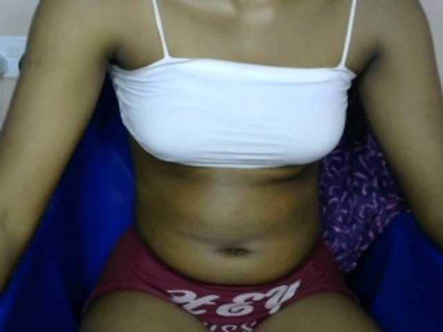 Chocoslut2233 live cam on BongaCams