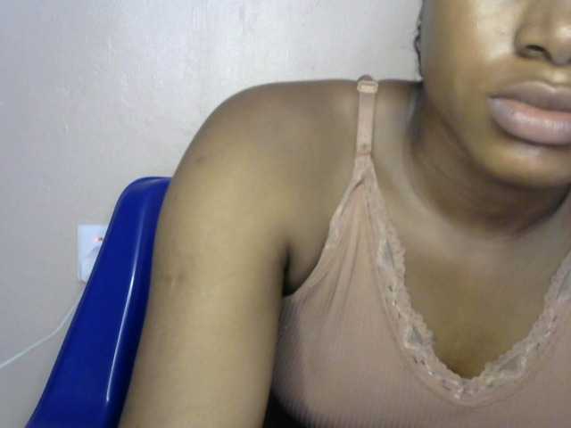Chocoslut2233 live cam on BongaCams