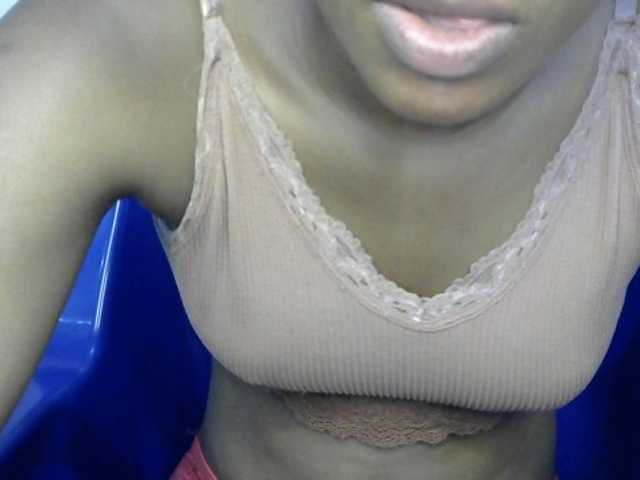 Chocoslut2233 live cam on BongaCams