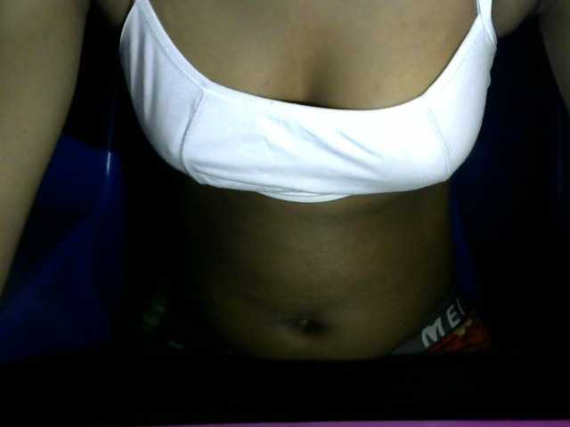 Chocoslut2233 live cam on BongaCams