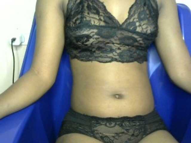 Chocoslut2233 live cam on BongaCams