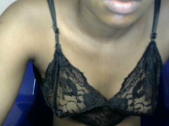 Chocoslut2233 live cam on BongaCams