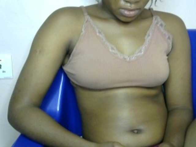 Chocoslut2233 live cam on BongaCams