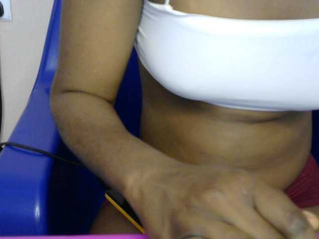 Chocoslut2233 live cam on BongaCams