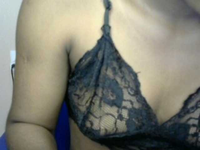 Chocoslut2233 live cam on BongaCams