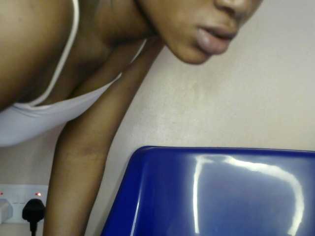 Chocoslut2233 live cam on BongaCams