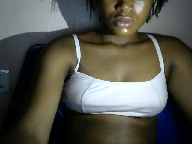 Chocoslut2233 live cam on BongaCams