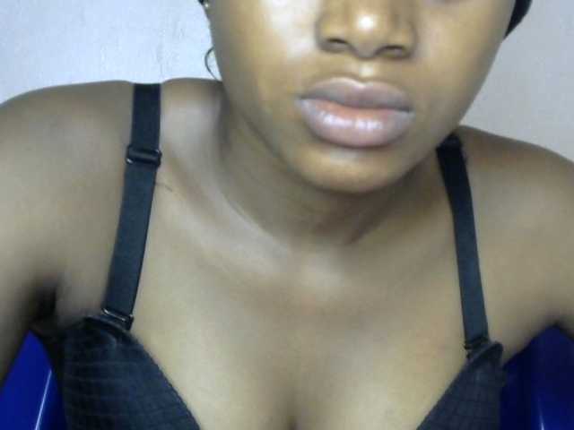 Chocoslut2233 live cam on BongaCams