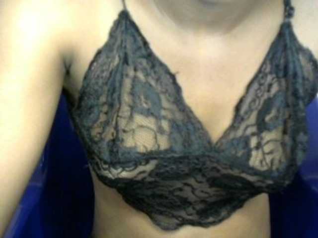 Chocoslut2233 live cam on BongaCams