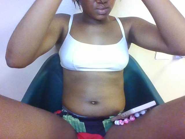 Chocoslut2233 live cam on BongaCams