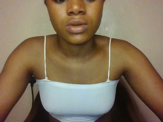 Chocoslut2233 live cam on BongaCams