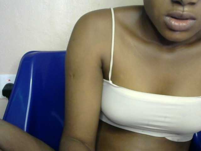 Chocoslut2233 live cam on BongaCams