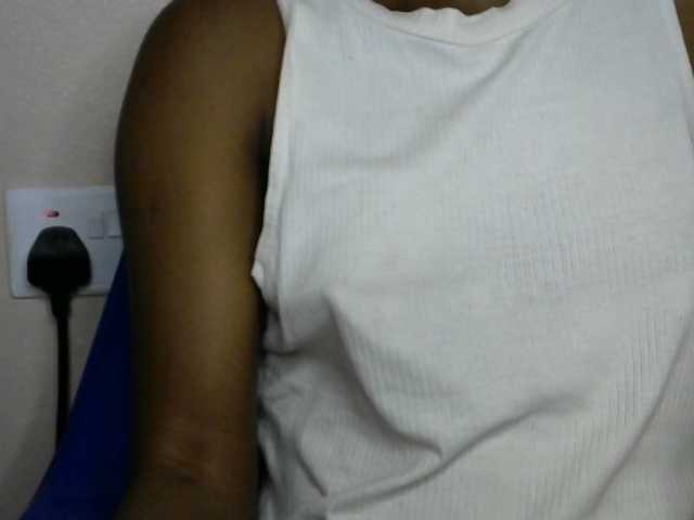 Chocoslut2233 live cam on BongaCams