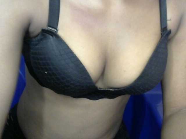Chocoslut2233 live cam on BongaCams