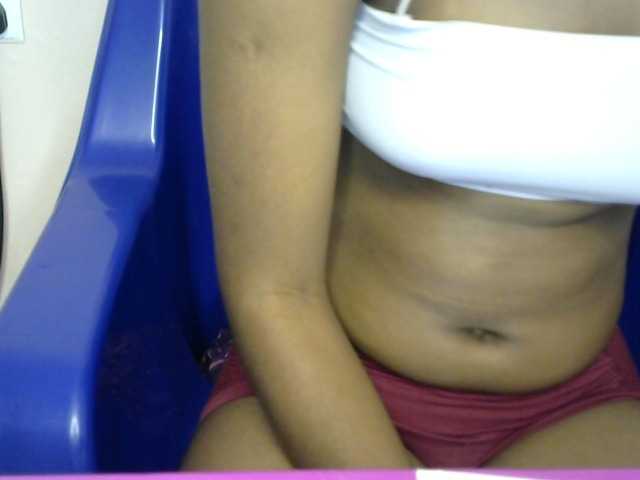 Chocoslut2233 live cam on BongaCams