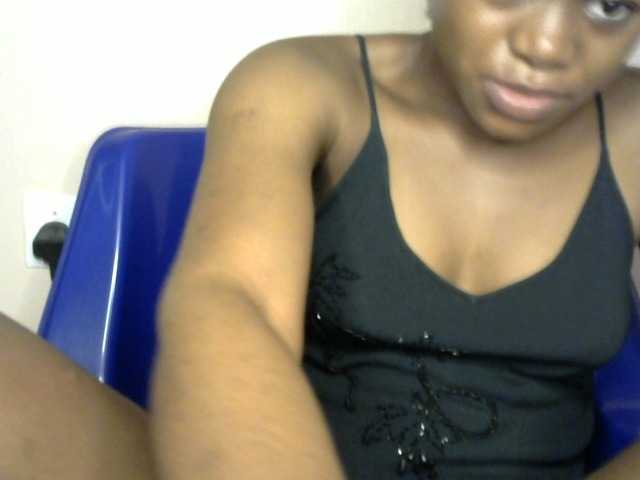 Chocoslut2233 live cam on BongaCams