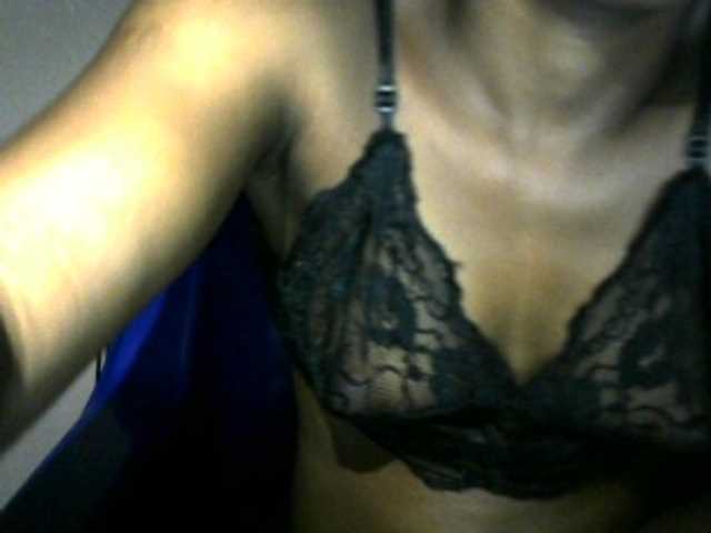 Chocoslut2233 live cam on BongaCams