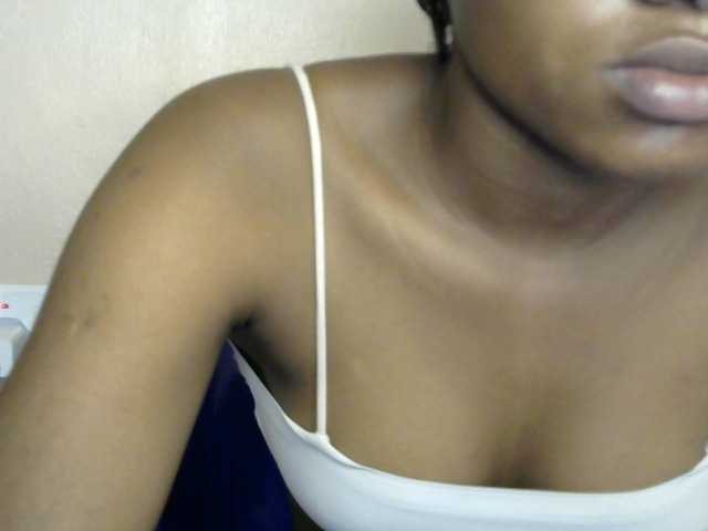 Chocoslut2233 live cam on BongaCams