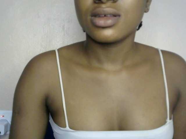 Chocoslut2233 live cam on BongaCams