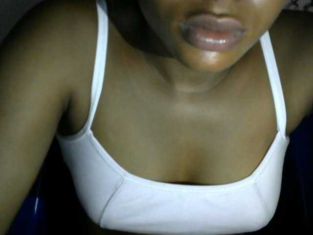 Chocoslut2233 live cam on BongaCams