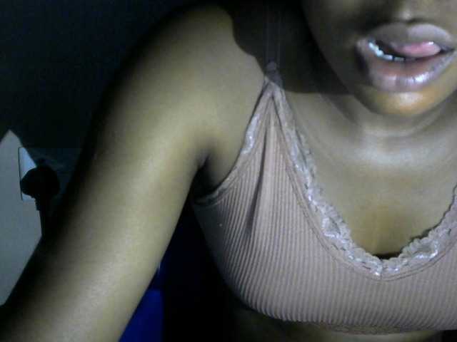 Chocoslut2233 live cam on BongaCams