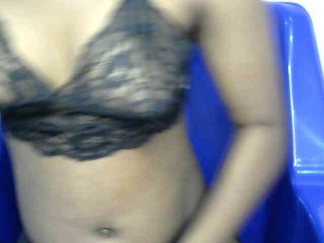 Chocoslut2233 webcam