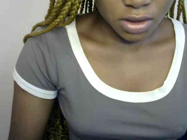Chocoslut2233 webcam