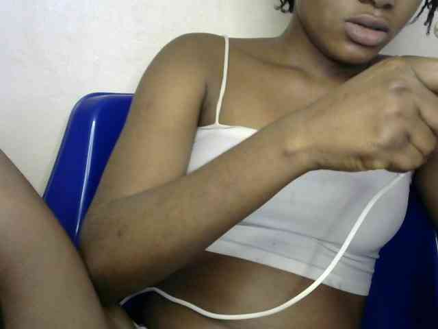 Chocoslut2233 webcam