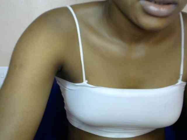 Chocoslut2233 webcam