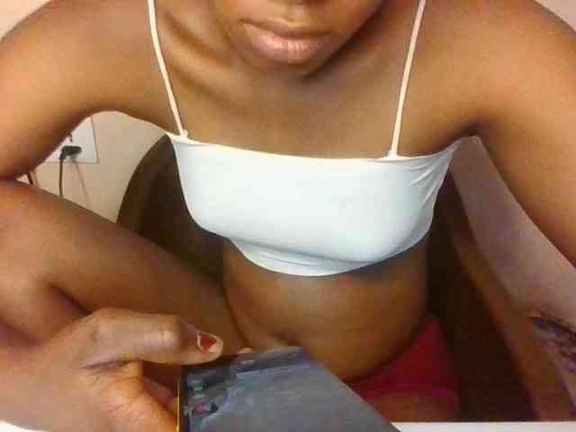 Chocoslut2233 webcam