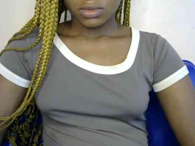 Chocoslut2233 webcam